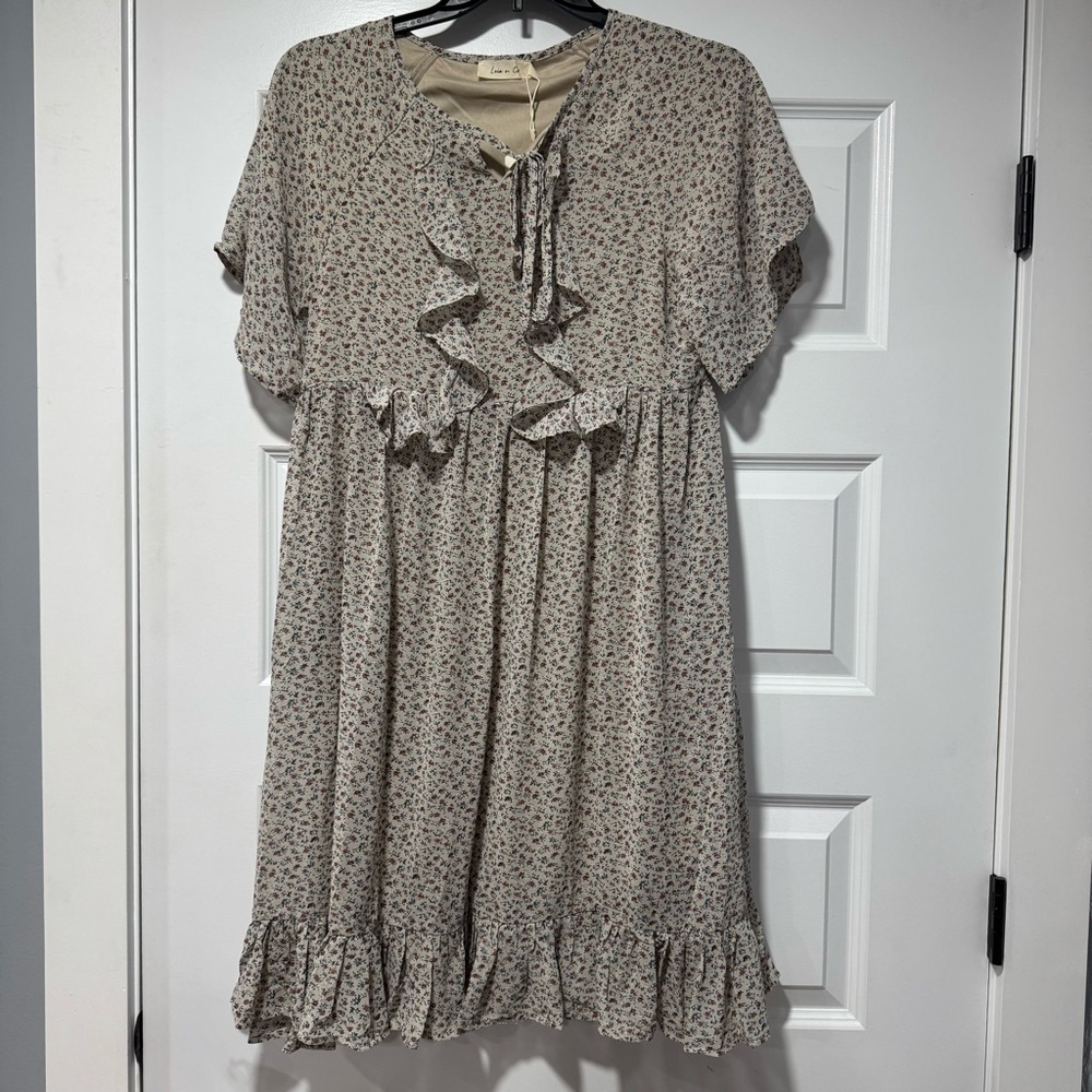 Ruffle Midi Dress in Cream Floral - Picture 2 of 12